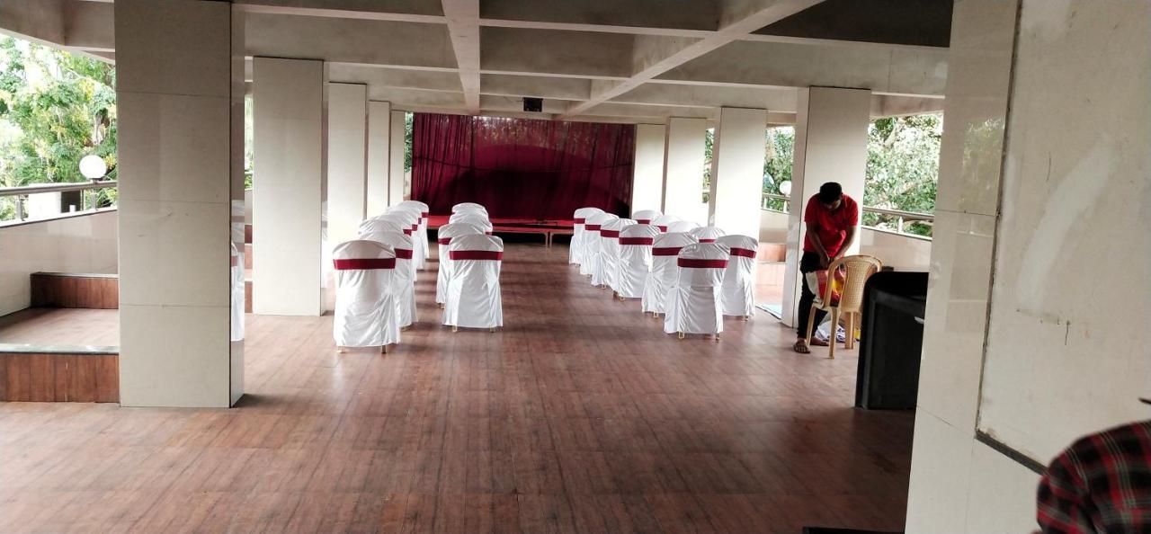 City Palace Hotel होटल सिटी पैलेस Nashik Dış mekan fotoğraf