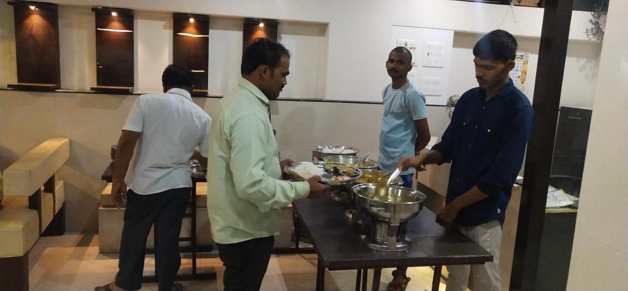 City Palace Hotel होटल सिटी पैलेस Nashik Dış mekan fotoğraf